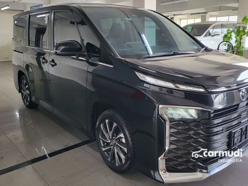 2025 Toyota Voxy (Premium Color) MPV