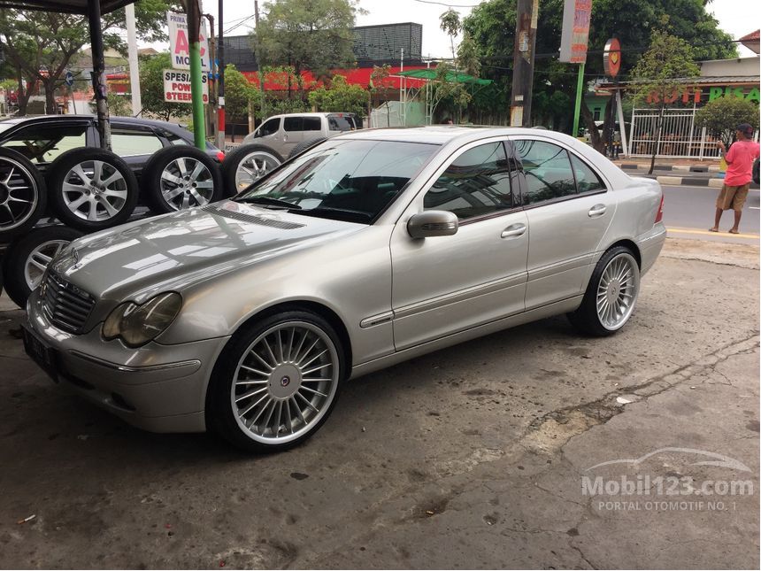 2002 Mercedes-Benz C240 Elegance Sedan