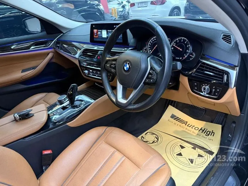 2018 BMW 520i Luxury Sedan