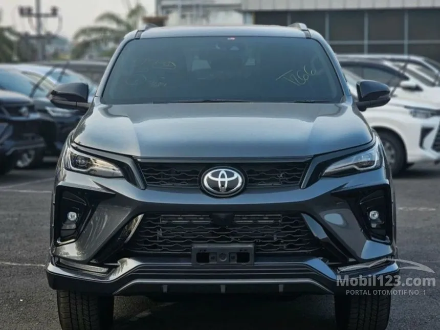 Jual Mobil Toyota Fortuner 2024 VRZ TSS GR Parts Aero Package 2.8 di Banten Automatic SUV Abu