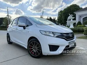 2016 Honda JAZZ 1.5 V Hatchback