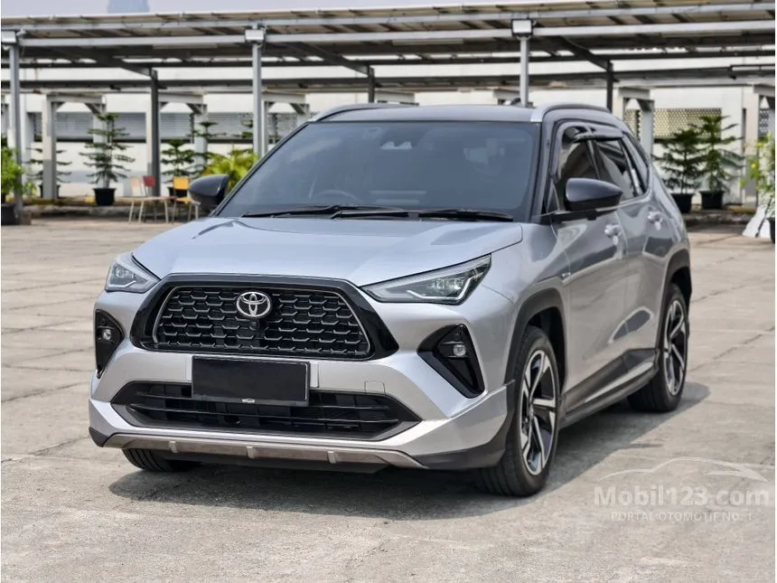 2025 Toyota Yaris Cross S HV (2 Tone) with GR Parts Aero Pkg SUV