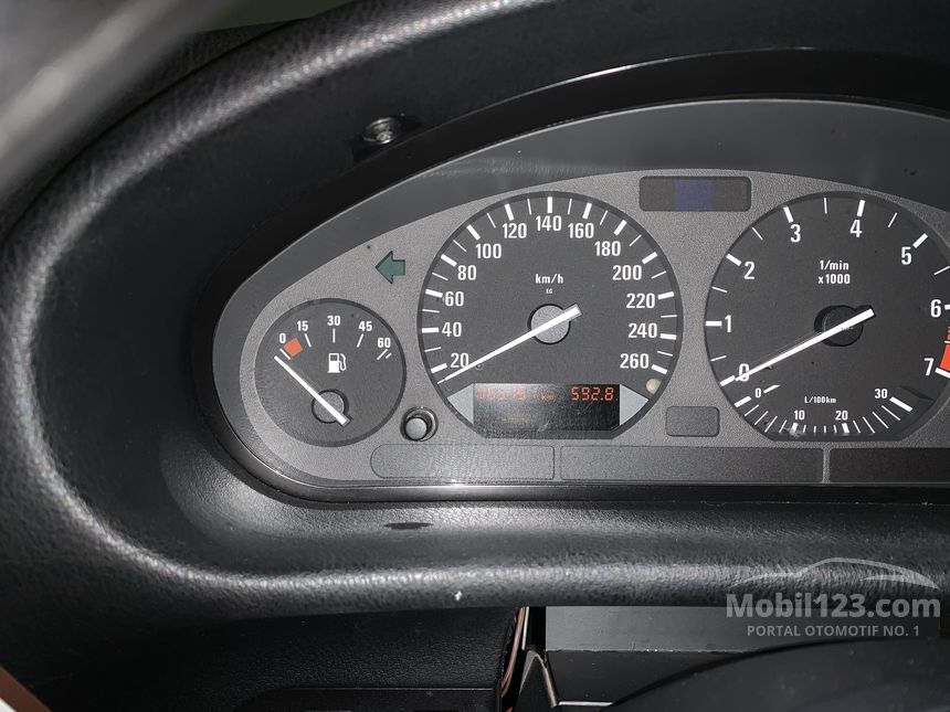 1995 BMW 320i Sedan