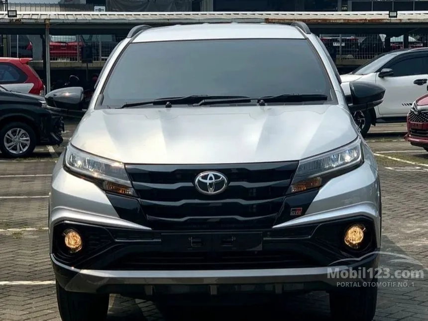 Jual Mobil Toyota Rush 2024 S GR Sport 1.5 di Kalimantan Tengah Automatic SUV Silver Rp 200.500.000