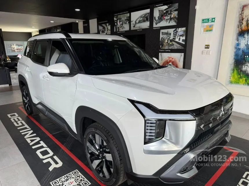 2026 Mitsubishi Destinator Ultimate Premium (Quartz White Pearl) SUV