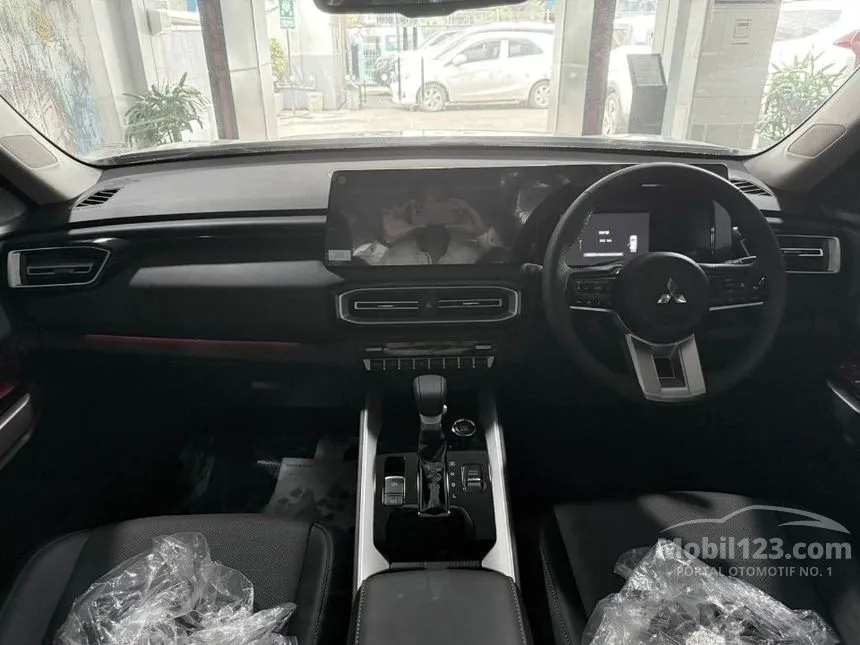2026 Mitsubishi Destinator Ultimate Premium (Quartz White Pearl) SUV