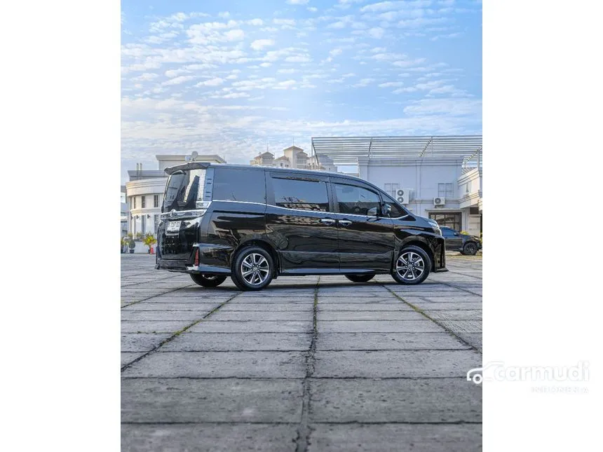2018 Toyota Voxy MPV