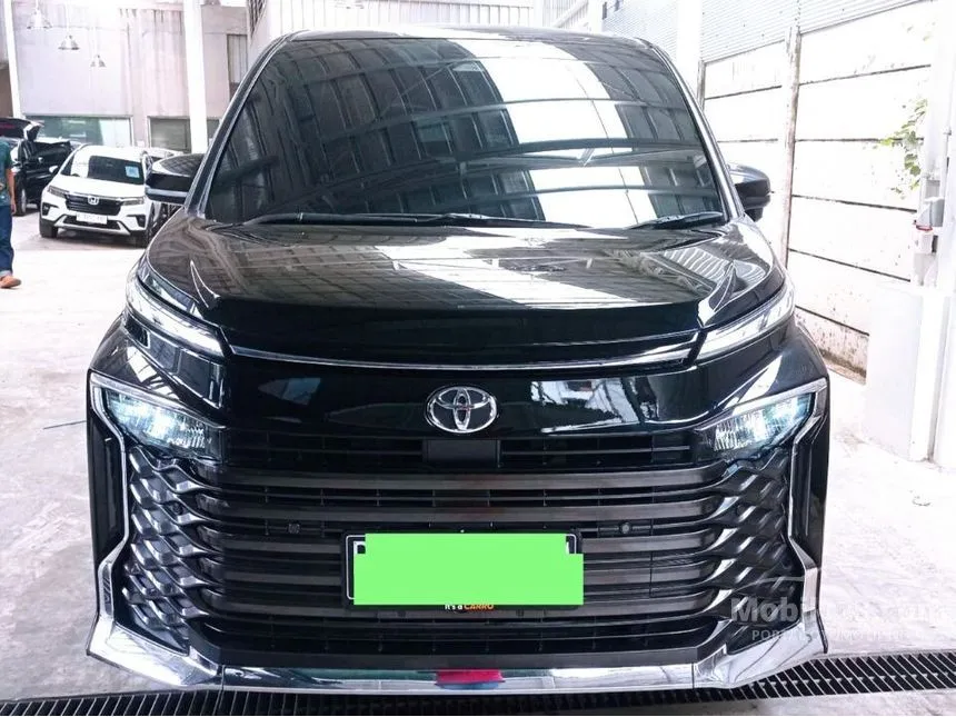 Jual Mobil Toyota Voxy 2022 2.0 di Banten Automatic Van Wagon Hitam Rp 465.000.000