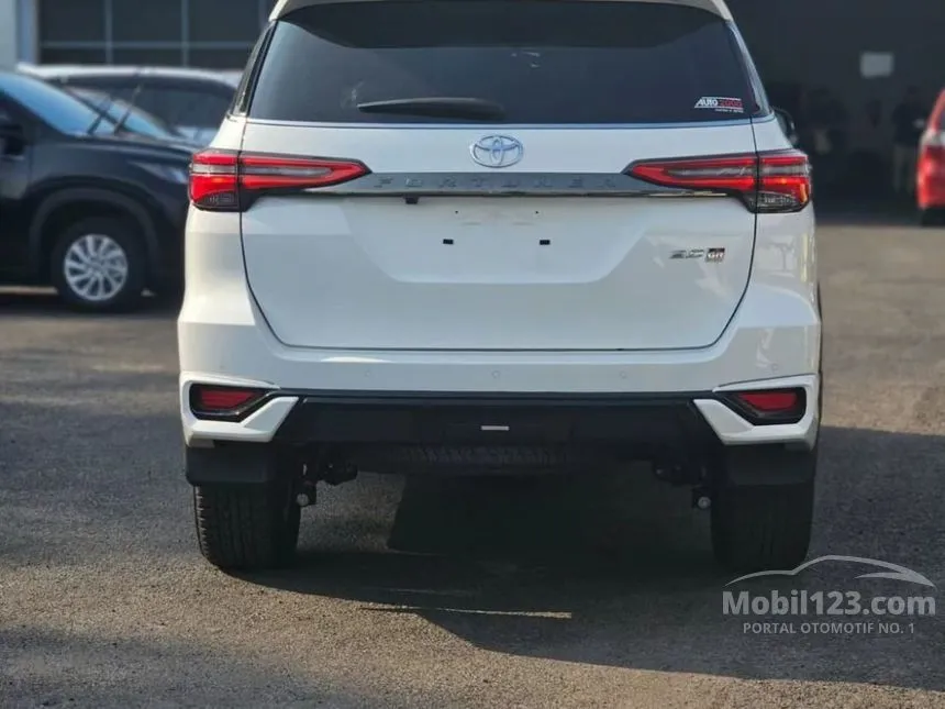 Jual Mobil Toyota Fortuner 2024 GR Sport 2.8 di Jawa Barat Automatic SUV Putih Rp 584.700.000