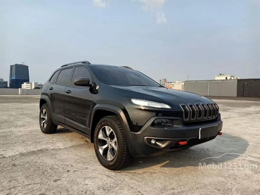 Jual Mobil Jeep Cherokee 2015 Trailhawk 2.4 di DKI Jakarta Automatic SUV Hitam Rp 270.000.000