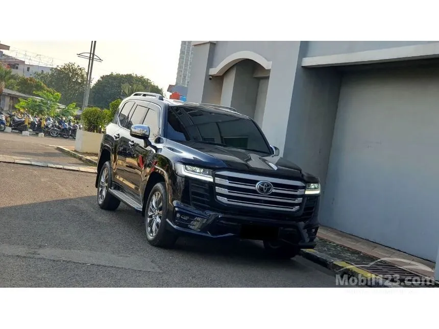 2023 Toyota Land Cruiser 300 VX-R SUV