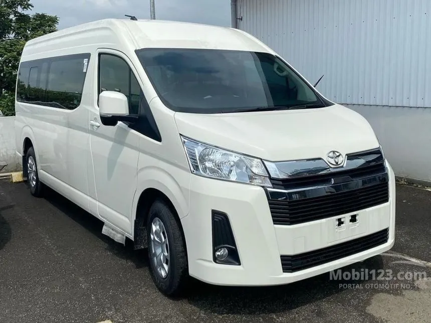 Jual Mobil Toyota Hiace 2024 Premio 2.8 di Kalimantan Tengah Manual Van Wagon Putih Rp 664.300.000