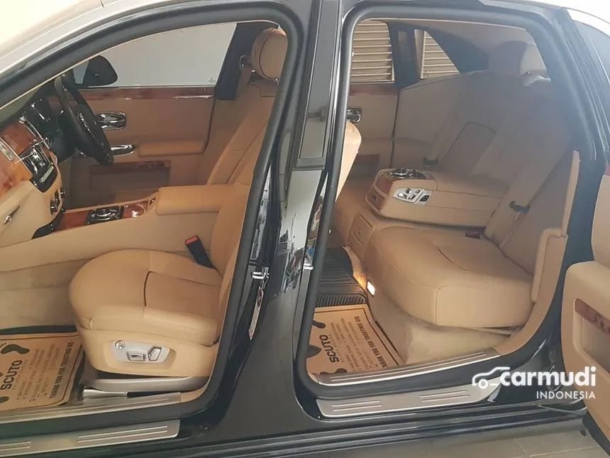 2013 Rolls-Royce Ghost V12 Sedan