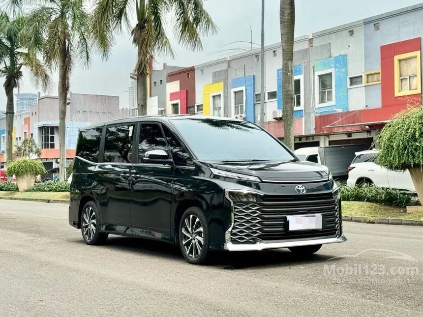 Jual Mobil Toyota Voxy 2023 2.0 di Banten Automatic Van Wagon Hitam Rp 518.000.000