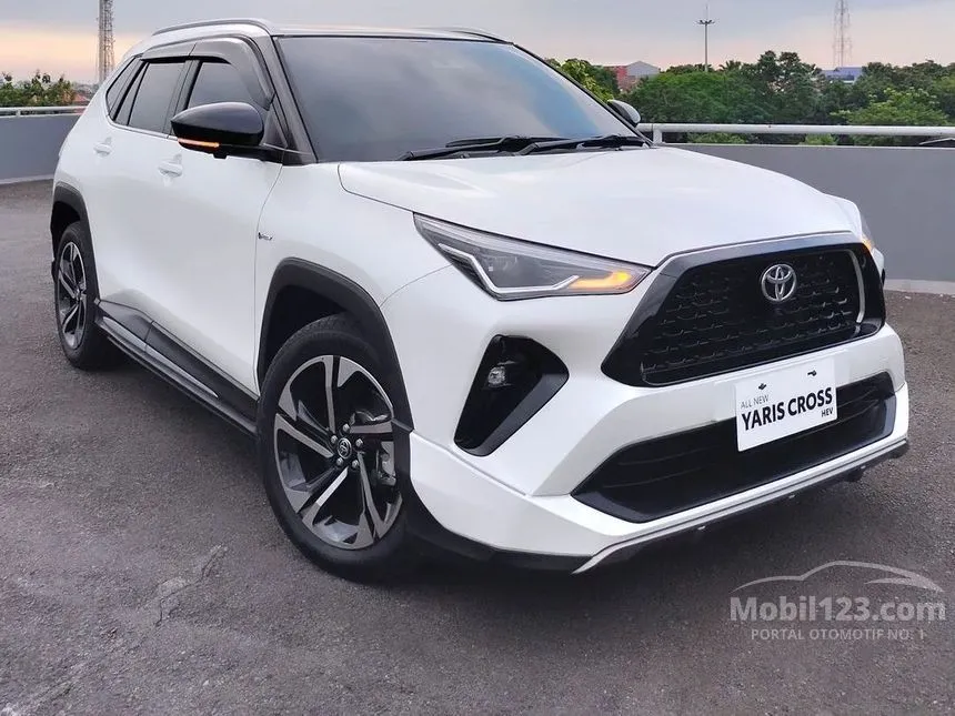 2023 Toyota Yaris Cross S HEV Wagon