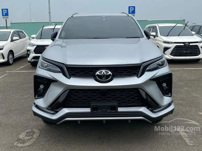 Jual Mobil Toyota Fortuner 2024 VRZ TSS GR Parts Aero Package 2.8 di DKI Jakarta Automatic SUV Silver Rp 626.700.000