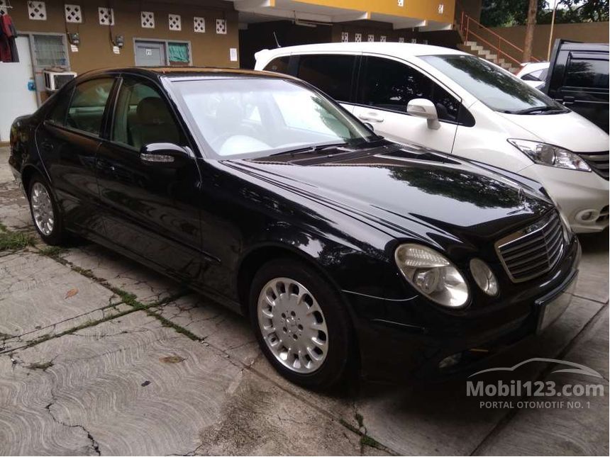 2005 Mercedes-Benz E200K Sedan