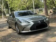 2022 Lexus ES 300h 2.5 Ultra Luxury Sedan