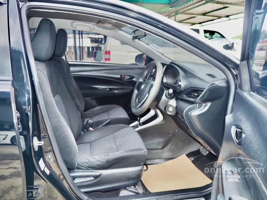 2018 Toyota Yaris Ativ J Sedan