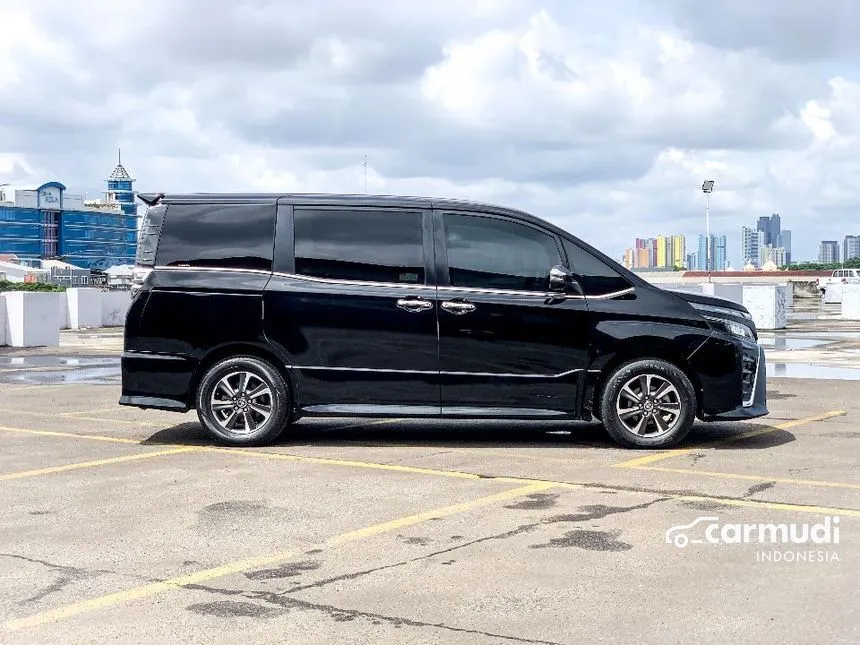 2020 Toyota Voxy MPV