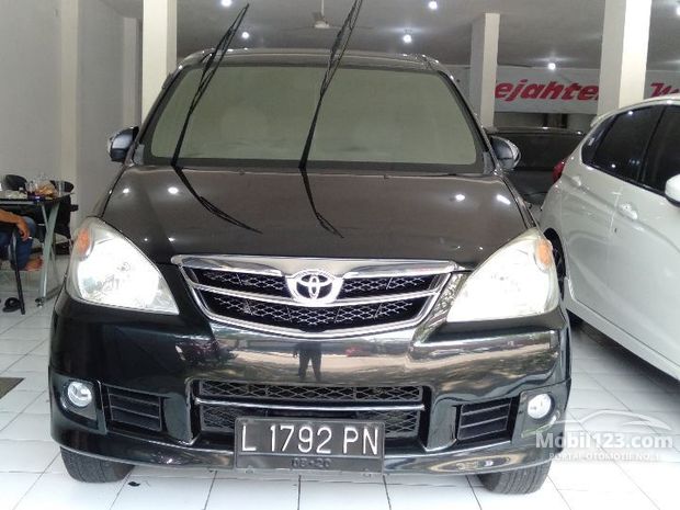 Toyota Avanza Mobil bekas dijual di Jawa-timur Indonesia 