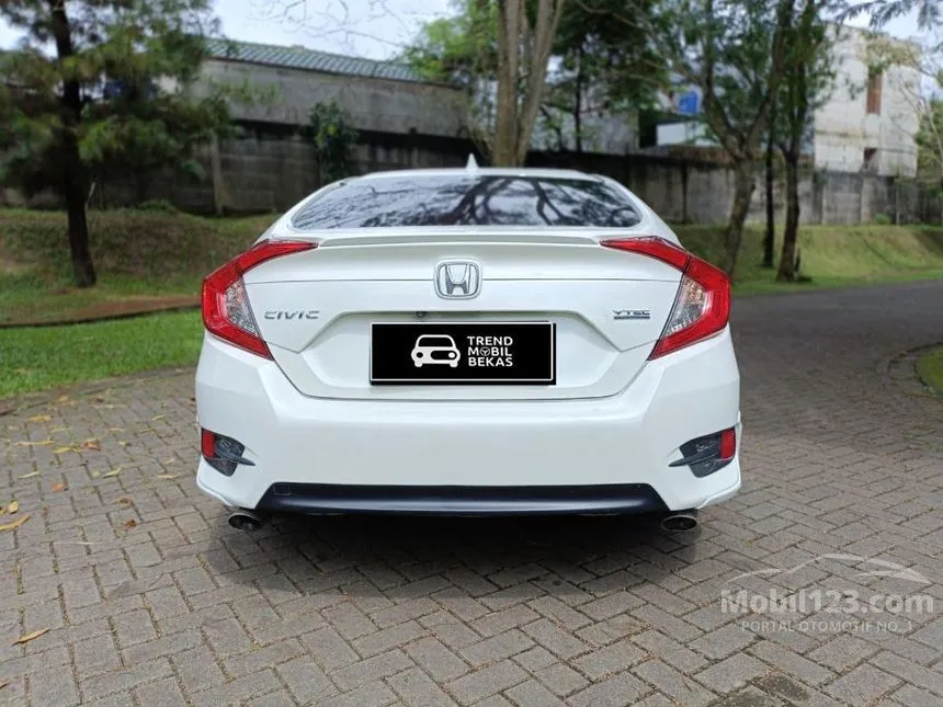 2018 Honda Civic ES Sedan