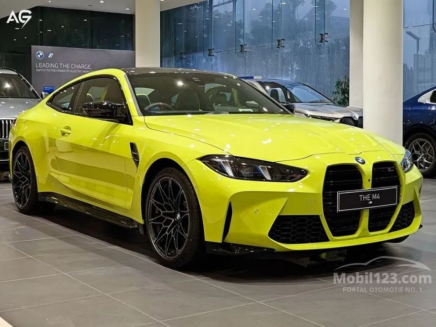 Jual Mobil BMW M4 2024 Competition M xDrive 3.0 di Sumatera Barat Automatic Coupe Kuning Rp 2.774.000.000