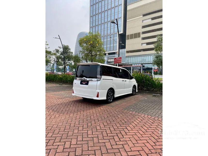 2021 Toyota Voxy MPV