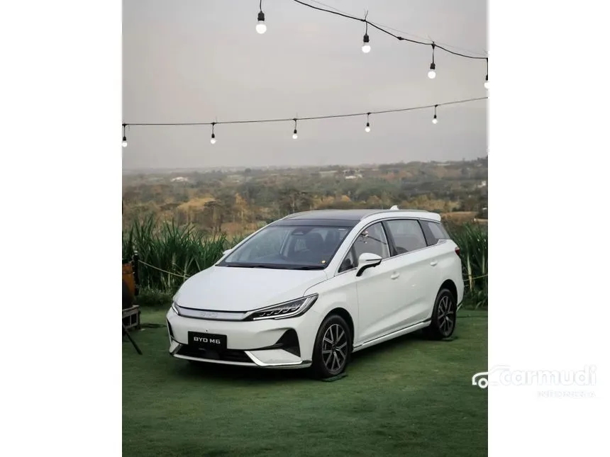 2025 BYD M6 Superior Captain 6-seater MPV