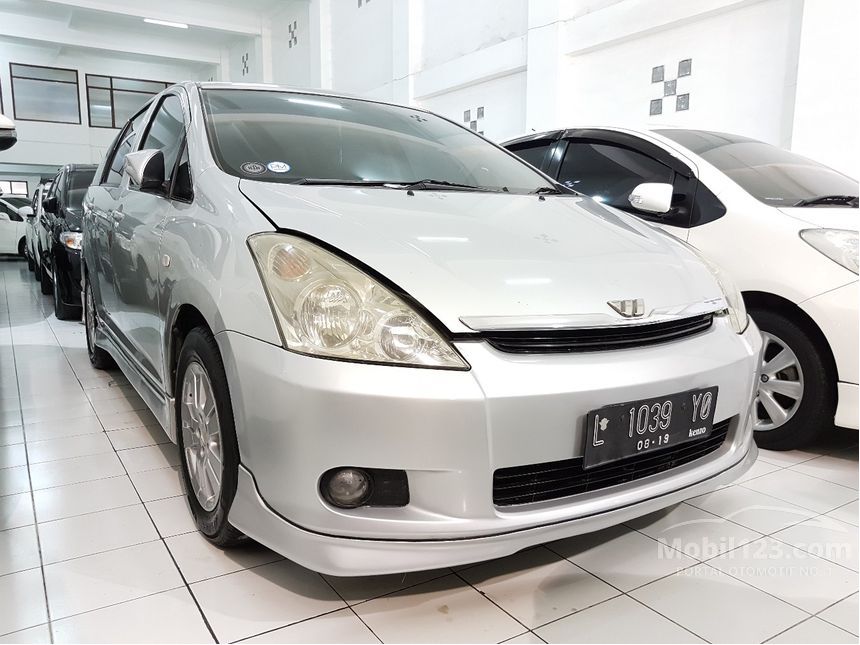 Jual Mobil  Toyota  Wish  2005 ZNE10 1 8 di Jawa Timur 