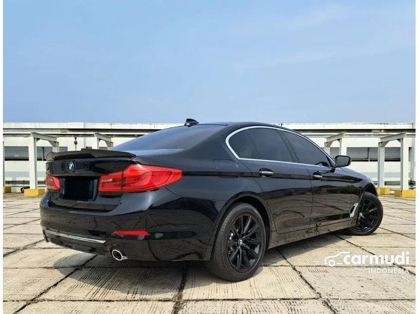 2018 BMW 520i Luxury Sedan