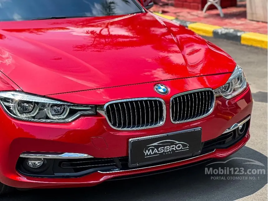 2018 BMW 320i Luxury Sedan
