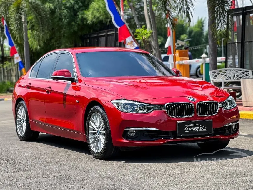 2018 BMW 320i Luxury Sedan