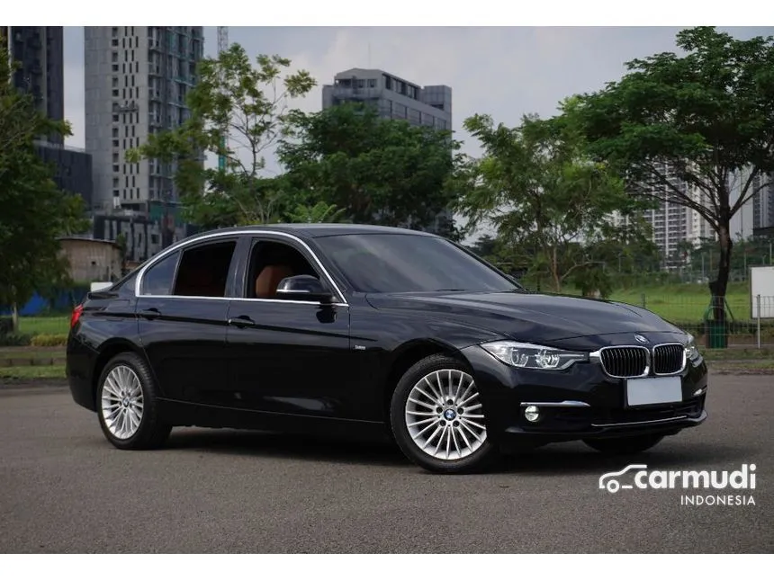 2018 BMW 320i Luxury Sedan