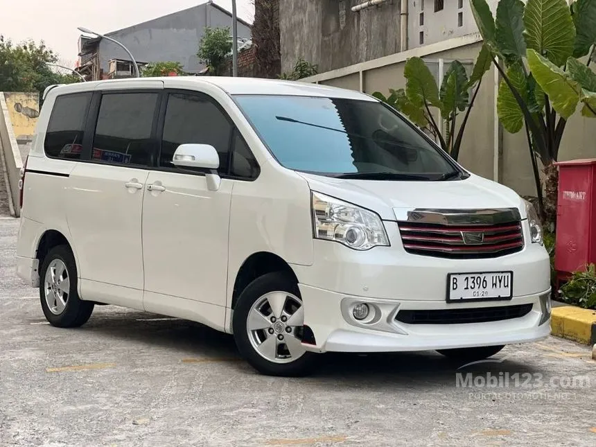 2013 Toyota NAV1 V MPV