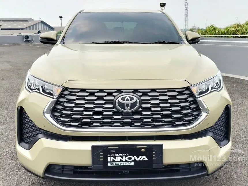 Jual Mobil Toyota Kijang Innova Zenix 2024 V HV (Non Premium Color) 2.0 di Jawa Barat Automatic MPV Lainnya Rp 350.000.000
