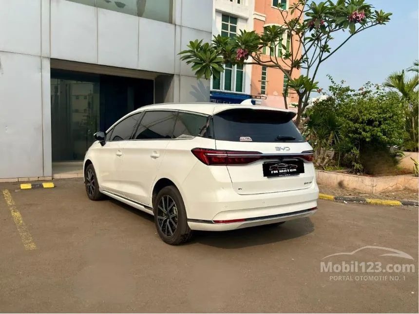 2024 BYD M6 Superior 7 Seater MPV