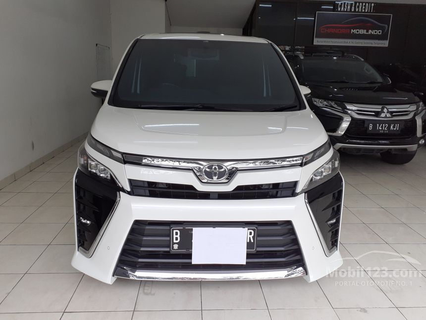 Toyota voxy 2019 фото