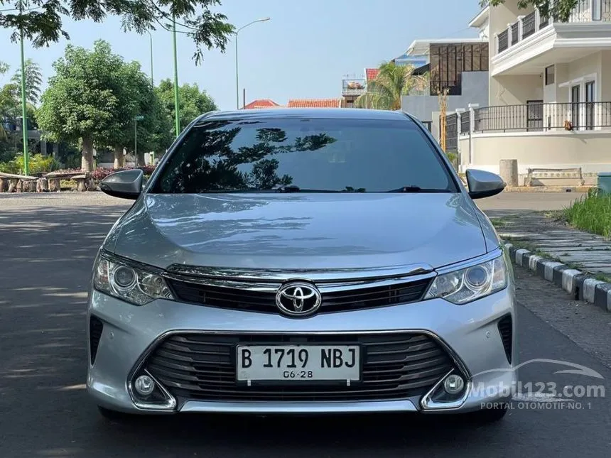 Jual Mobil Toyota Camry 2015 V 2.5 di Banten Automatic Sedan Silver Rp 208.000.000