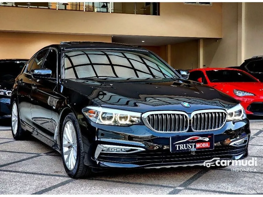 Jual Mobil BMW 530i 2018 Luxury 2.0 di Jawa Timur Automatic Sedan Hitam Rp 615.000.000