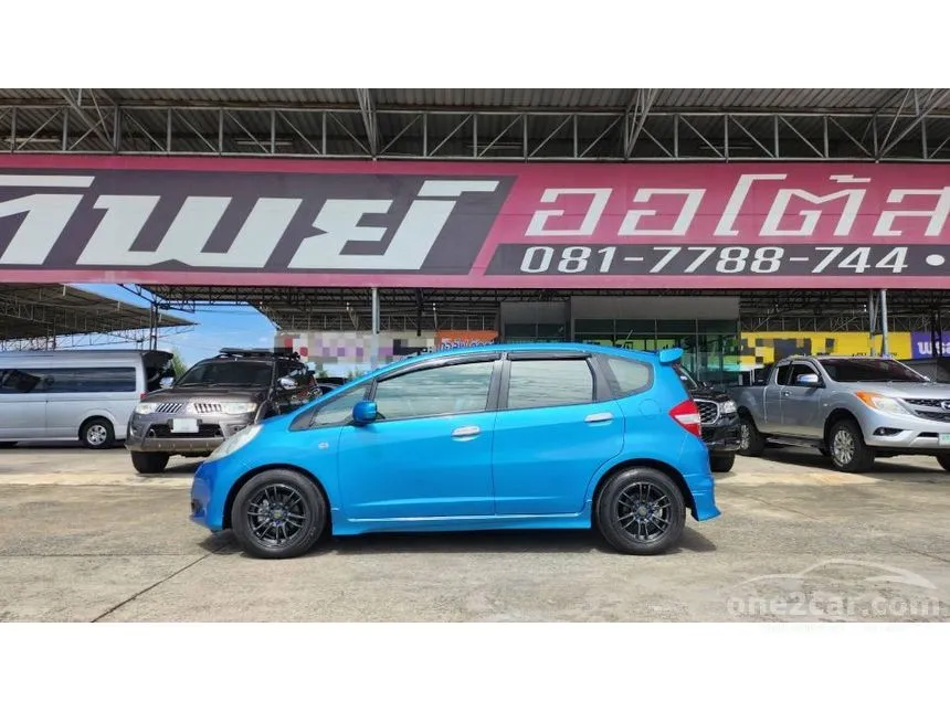 2011 Honda JAZZ V Hatchback