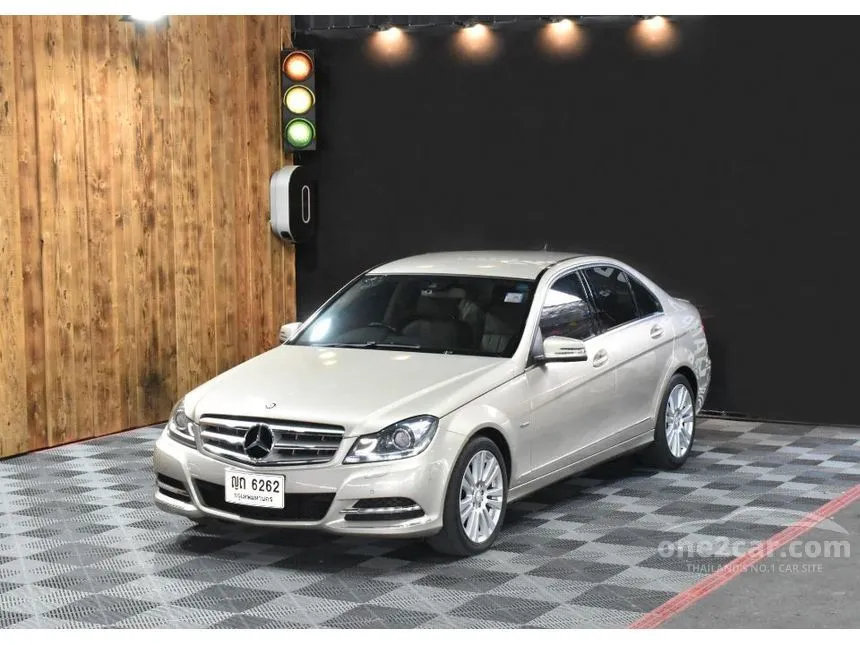 2011 Mercedes-Benz C200 CGI Elegance BlueEFFICIENCY Sedan