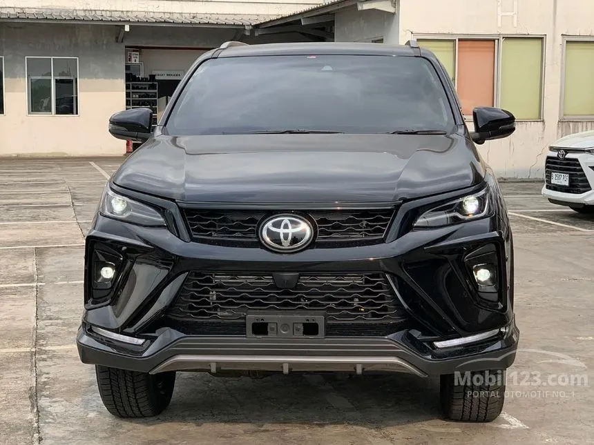 Jual Mobil Toyota Fortuner 2024 VRZ TSS GR Parts Aero Package 2.8 di Banten Automatic SUV Hitam Rp 628.200.000