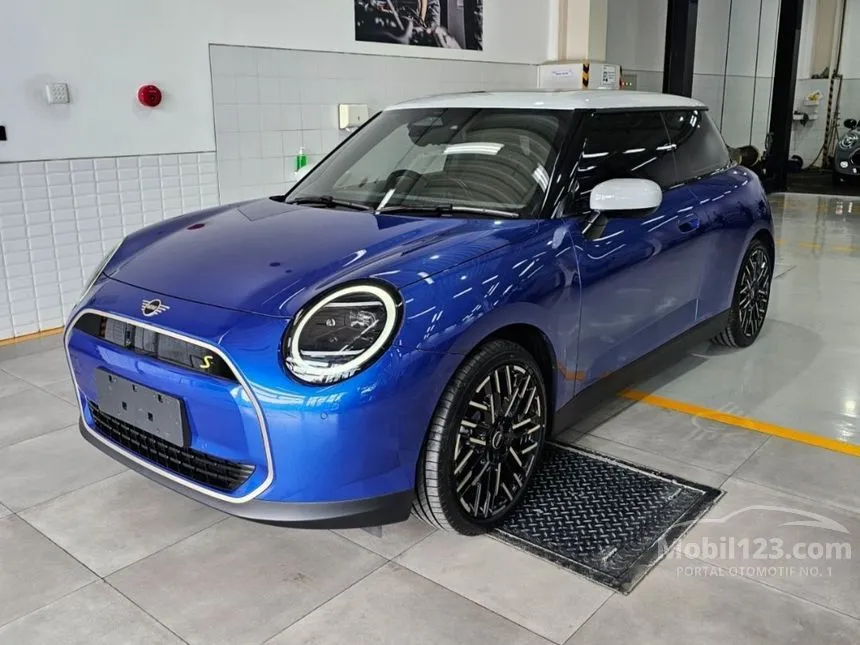 Jual Mobil MINI Cooper 2024 Cooper SE di Sulawesi Selatan Automatic Hatchback Biru Rp 1.076.000.000