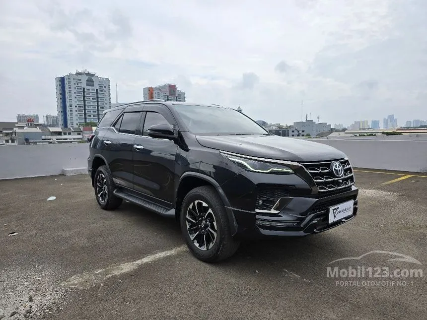 Jual Mobil Toyota Fortuner 2022 VRZ GR SPORT 4X2 2.4 di DKI Jakarta Automatic SUV Hitam Rp 462.000.000