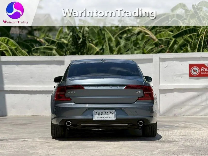 2017 Volvo S90 D4 Momentum Sedan