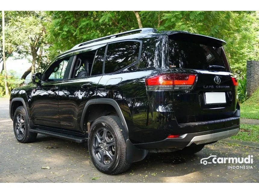 2023 Toyota Land Cruiser 300 GR-S (Non Premium Colour) SUV