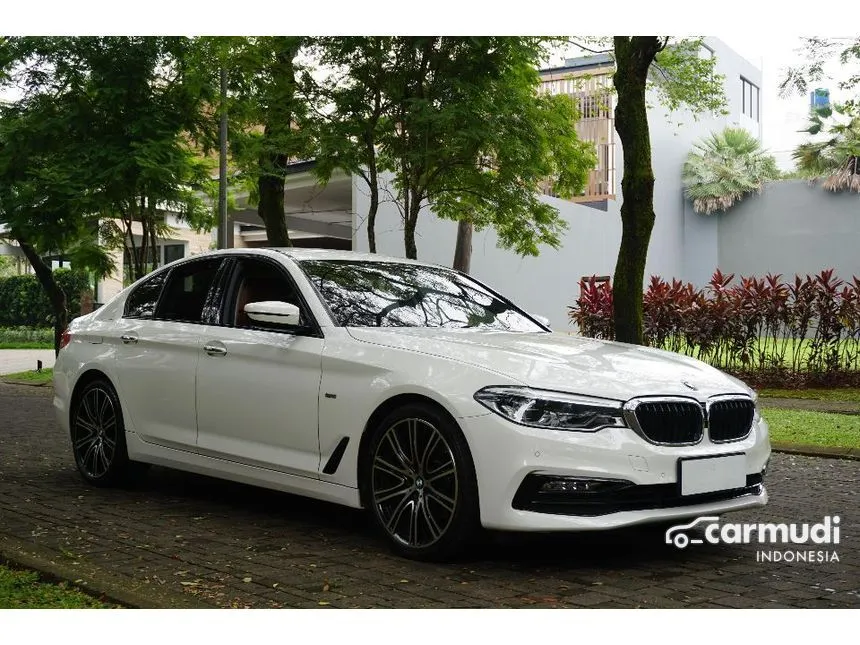 2018 BMW 520i Luxury Sedan