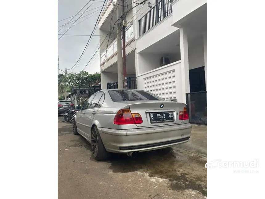 2001 BMW 318i Sedan