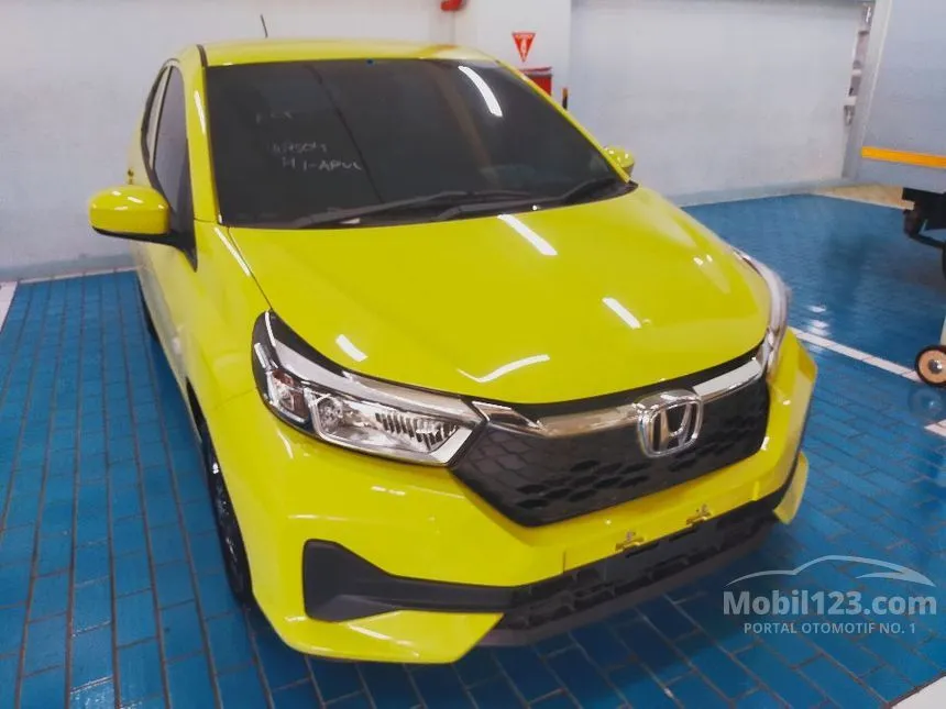 Jual Mobil Honda Brio 2024 Satya E 1.2 di Jawa Timur Automatic Hatchback Kuning Rp 170.000.000